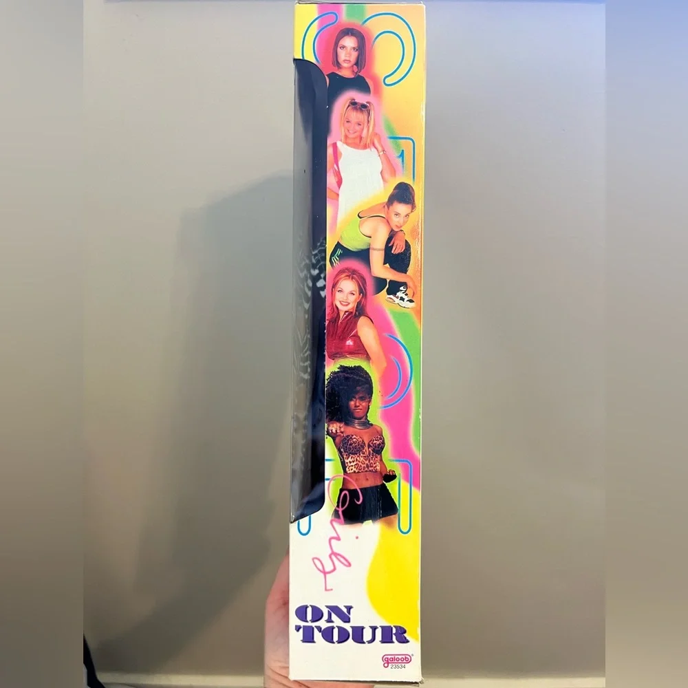 1998 Galoob “Spice Girls on Tour" Scary Spice (Melanie Brown) Collectable Doll - Picture 6 of 9